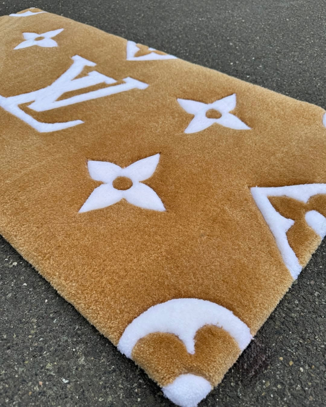 Louis V Gold statement Rug.