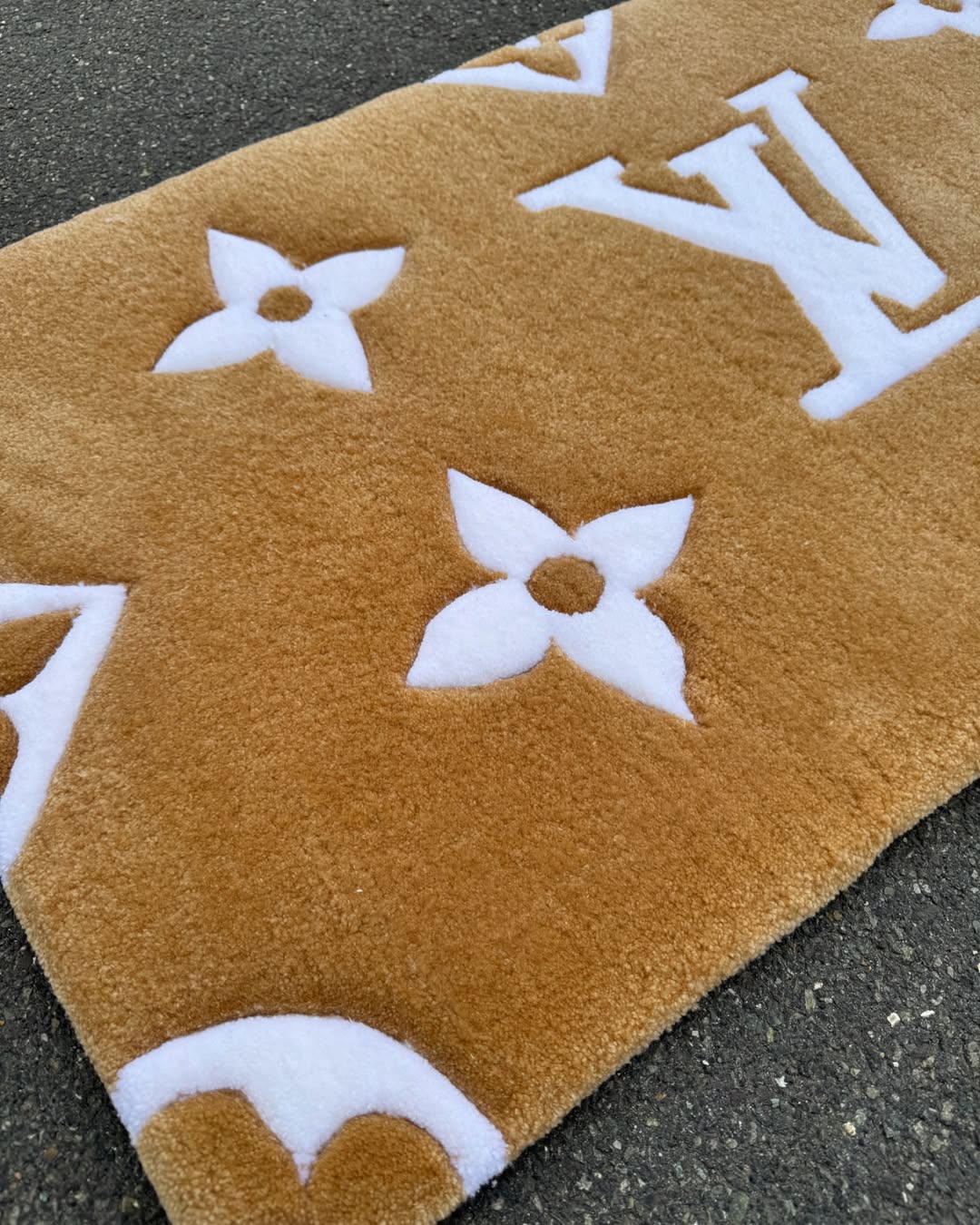 Louis V Gold statement Rug.