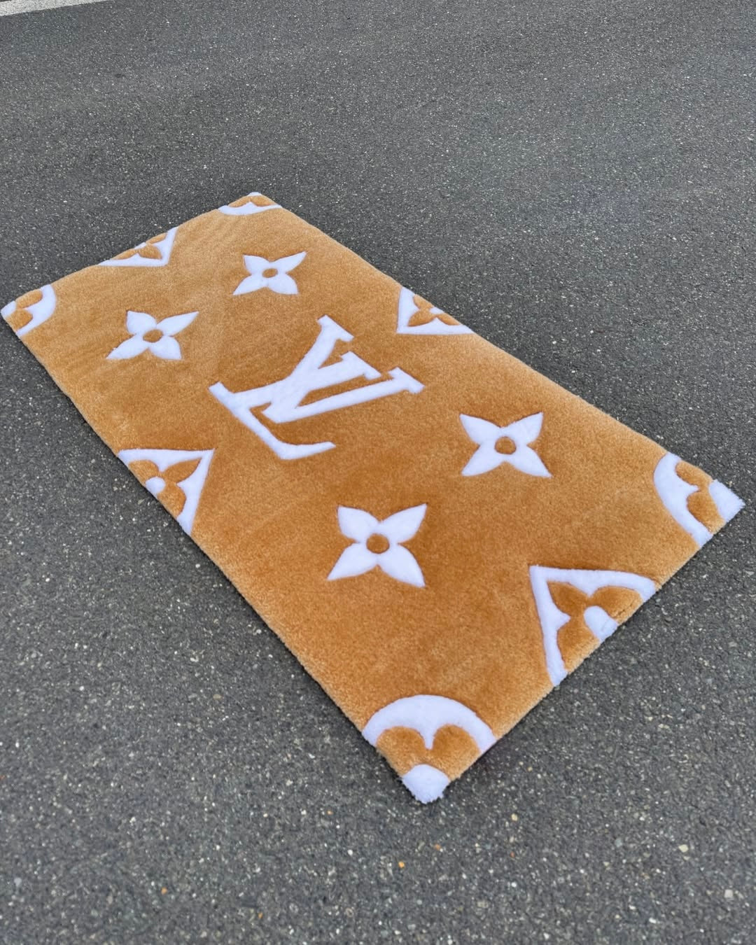 Louis V Gold statement Rug.
